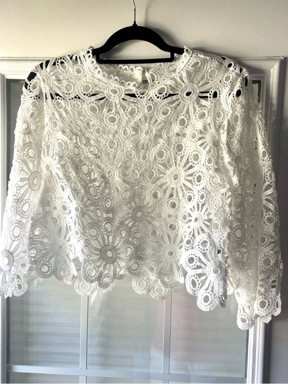 Nordstrom Rack White Lace Crochet Two-Piece Set - Top & Shorts - Picture 4 of 16